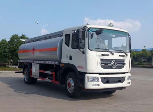 東風(fēng)多利卡D9運(yùn)油車(容積16.8方)