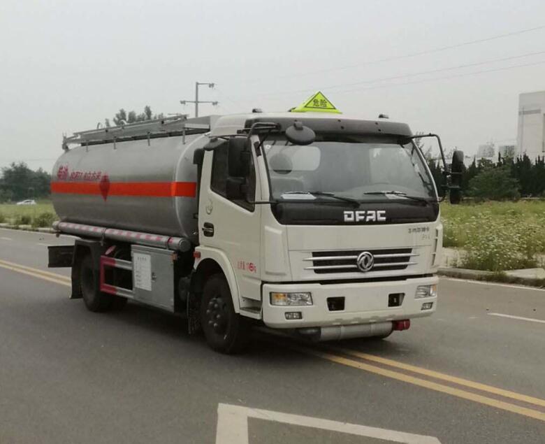 東風(fēng)多利卡8-10噸運(yùn)油油罐車